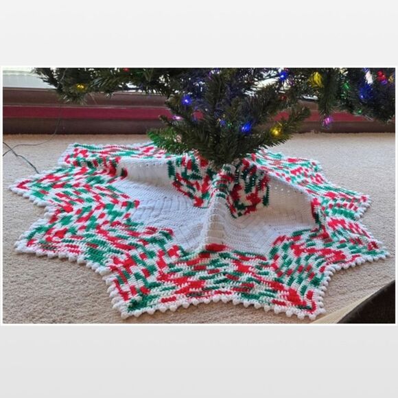 Vintage Christmas Tree Skirt Hand Crochet Snowflake Red Green White Grandma 70s - Picture 2 of 16